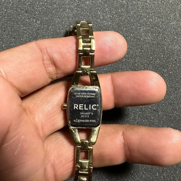 Relic Ladies Watch Gold Tone Squared Quartz Working With Nee Battery - Picture 7 of 7